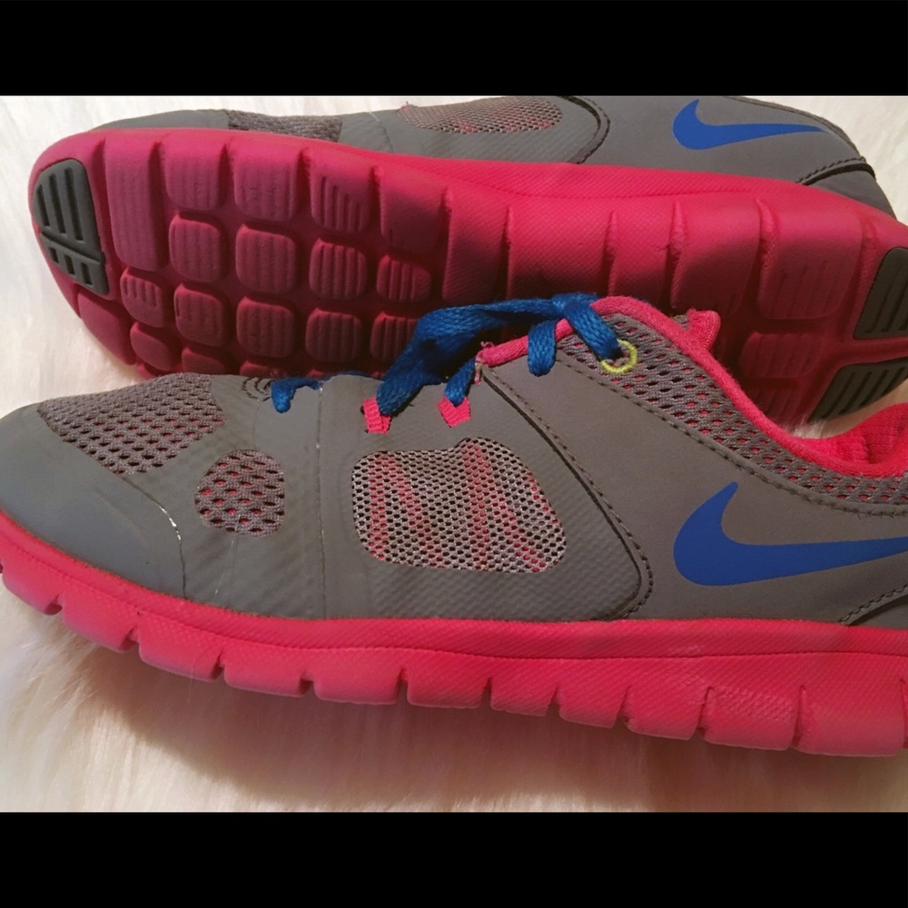 Girls Nike Revolution